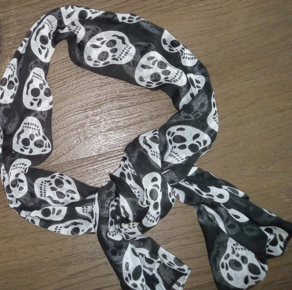 Gothic, Lightweight,Skull Scarf, Sheer - Picture 4 of 4